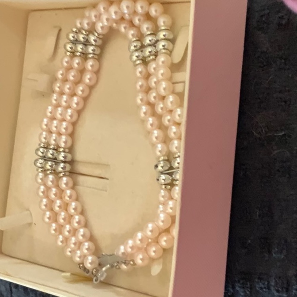 Neckless. - Picture 2 of 2